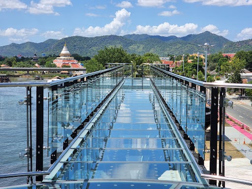 🌉 สัมผัสวิวแม่น้ำสองสายบน “สกายวอล์คเมืองกาญจนบุรี” จุดเช็คอินใหม่ที่สายเที่ยวห้ามพลาด!