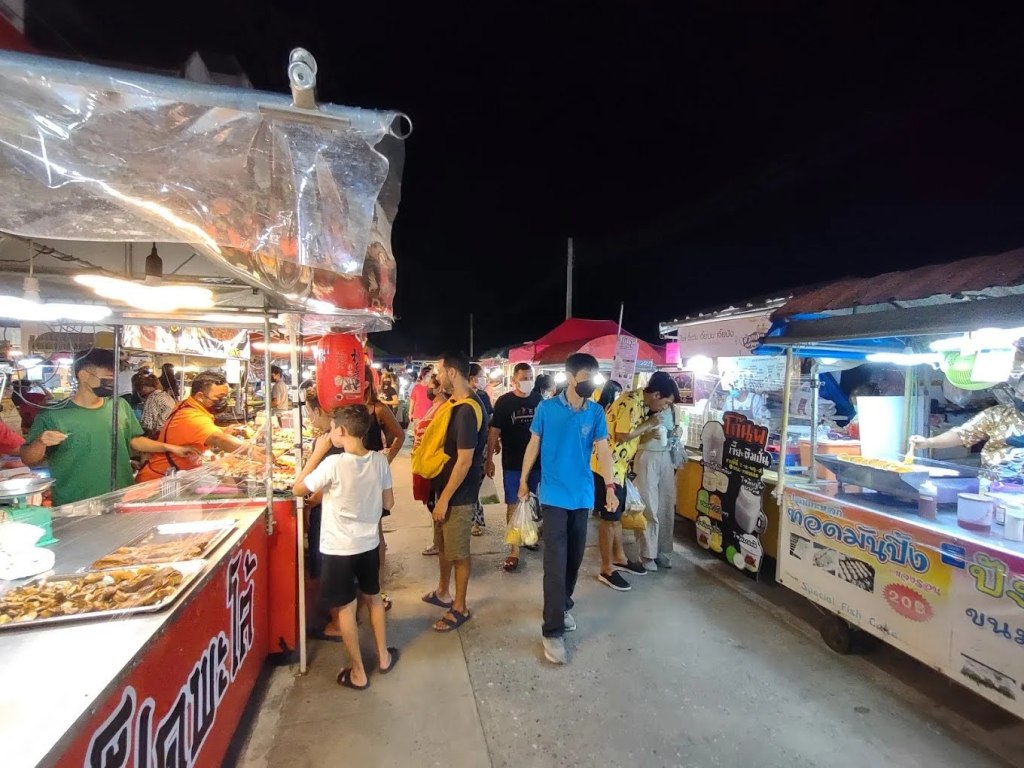 🛍️ ตลาดนัดเจเจ กาญจนบุรี