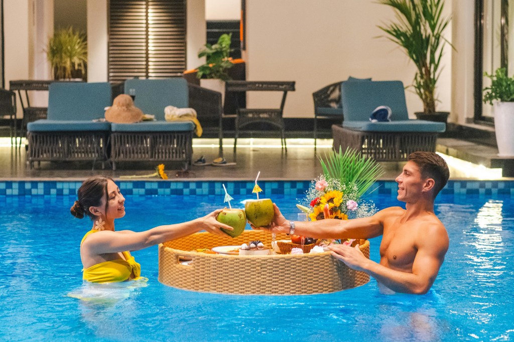 🌅 Romantic Plan for Couples: Rafting & Sunset in&nbsp;Kanchanaburi